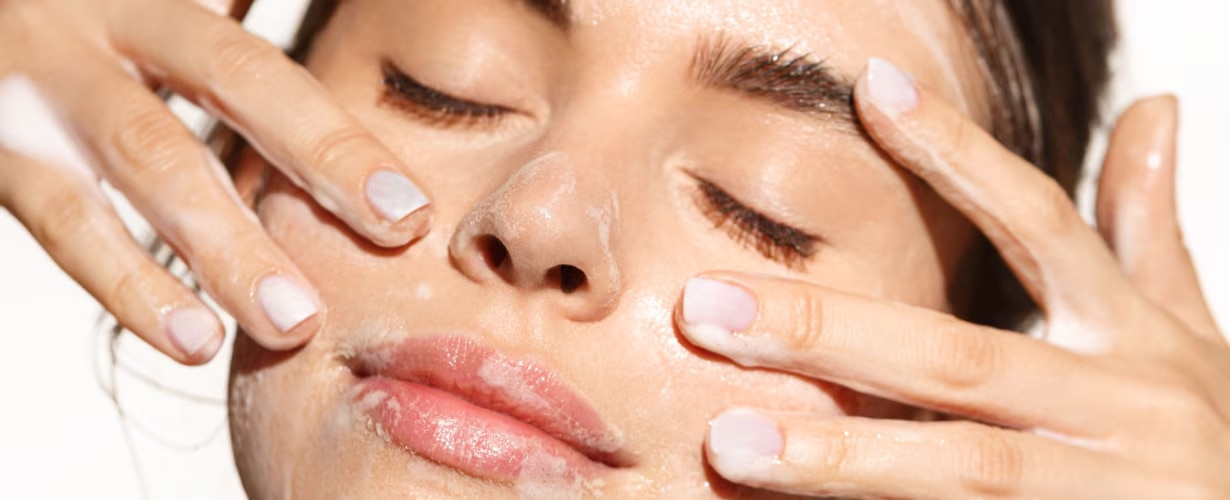 La mejor manera de cuidar mi rostro: &iquest;Es recomendable lavar la cara solo con agua?